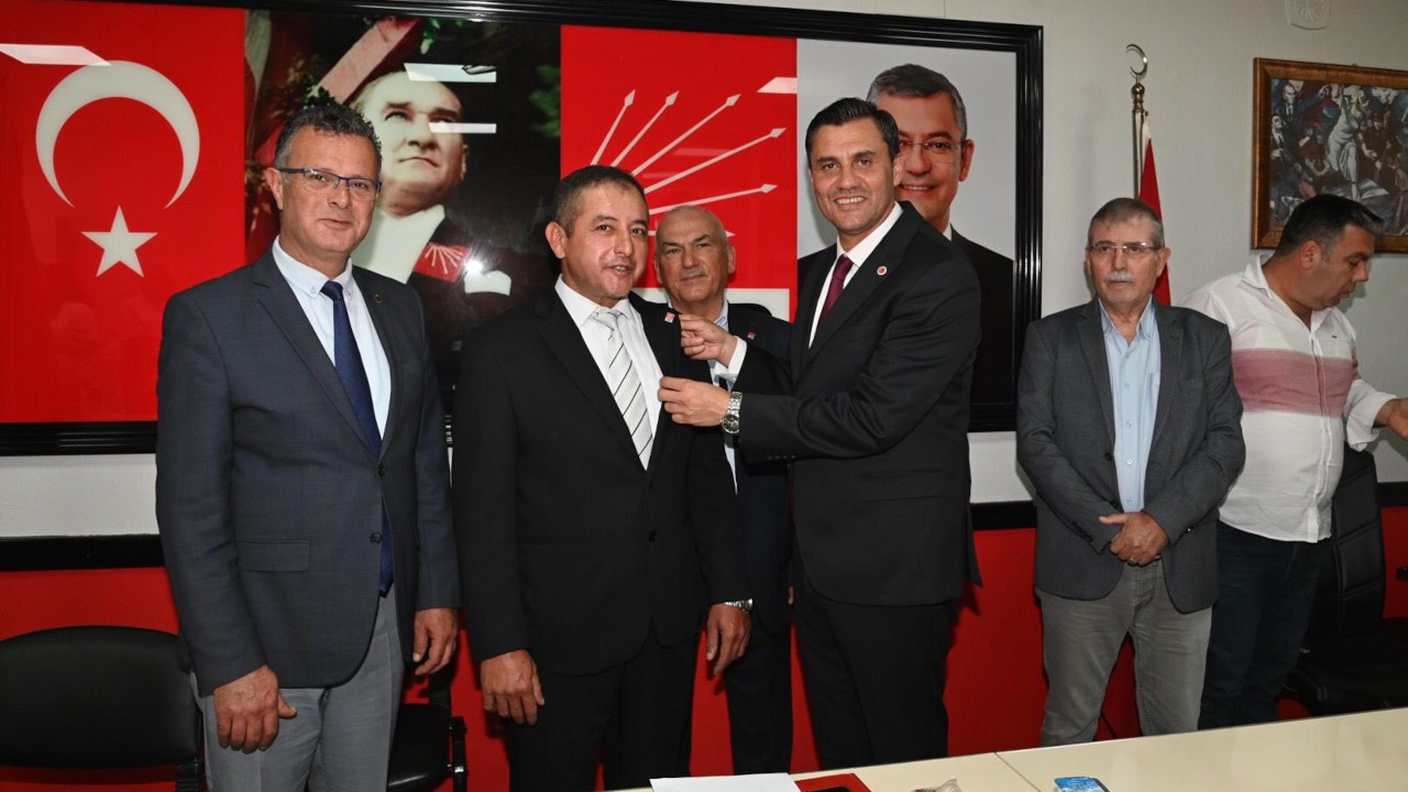 İYİ Parti Alaşehir İlçe Başkanı ve 7 ilçe yöneticisi CHP'ye katıldı