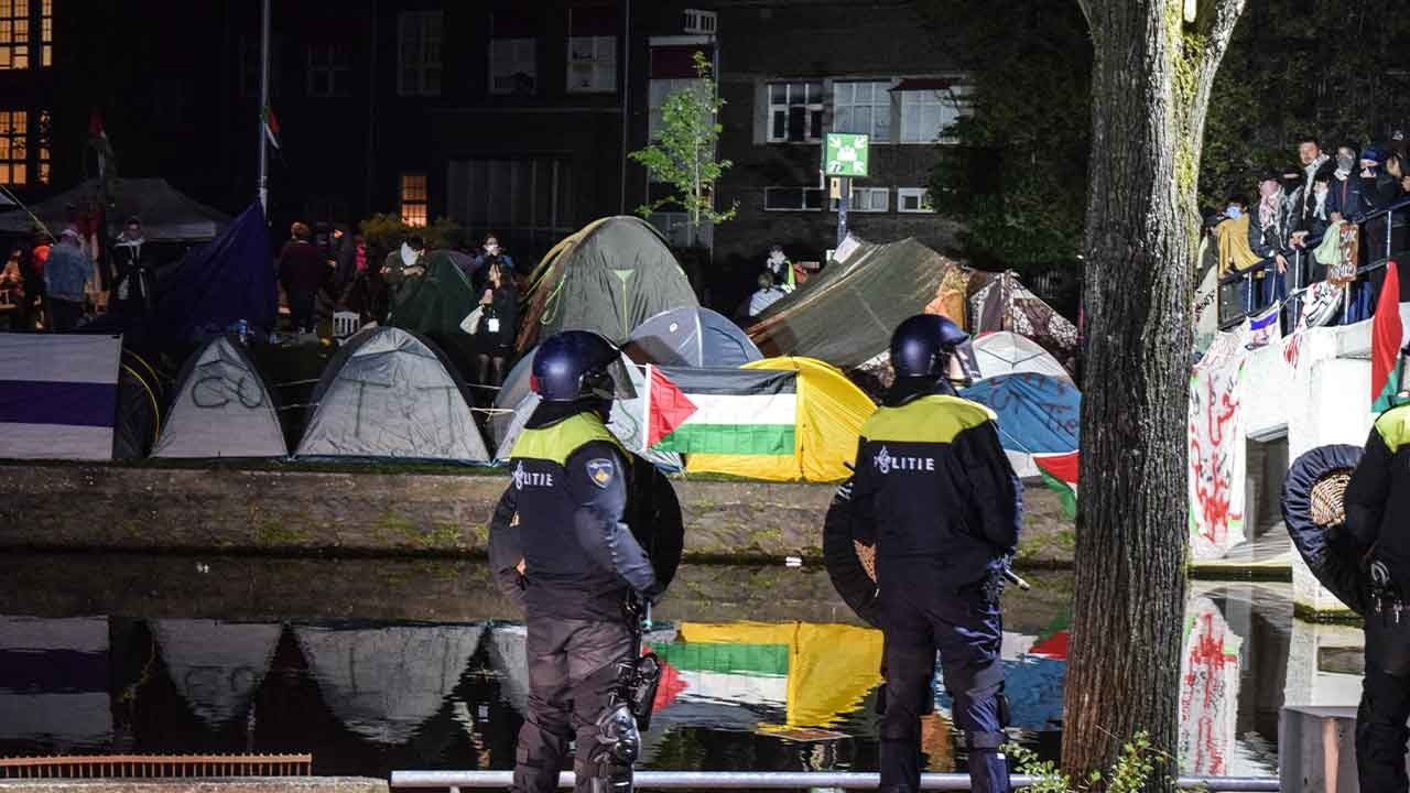 Polis, Amsterdam Üniversitesi’ndeki Gazze’ye destek kampını dağıttı