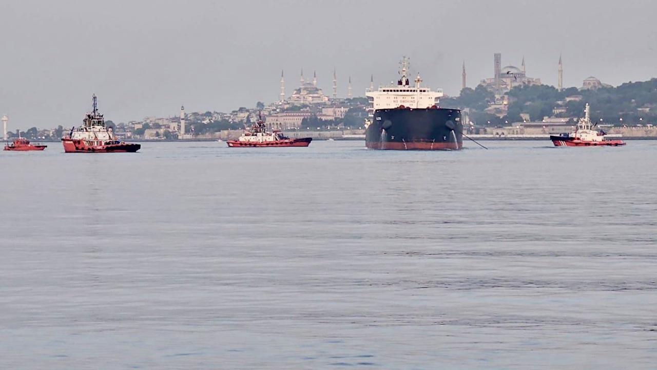 Kıyı Emniyeti duyurdu: İstanbul Boğazı'nda gemi trafiği askıya alındı