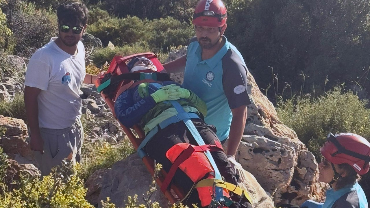 Fethiye'de Rus yamaç paraşütçüsü kayalıklara düştü