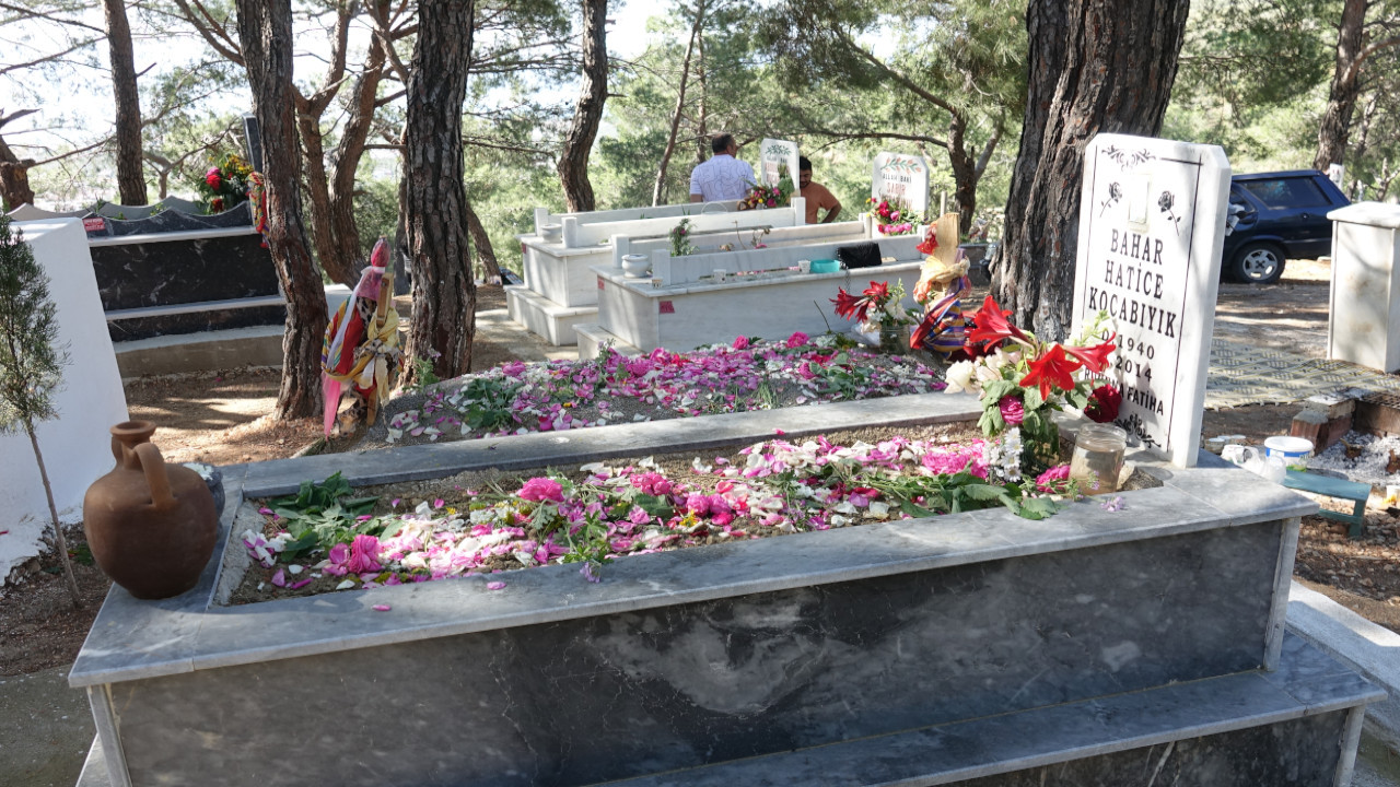 Tahtacı Türkmenleri Hıdrellez için mezarlıkta buluştu