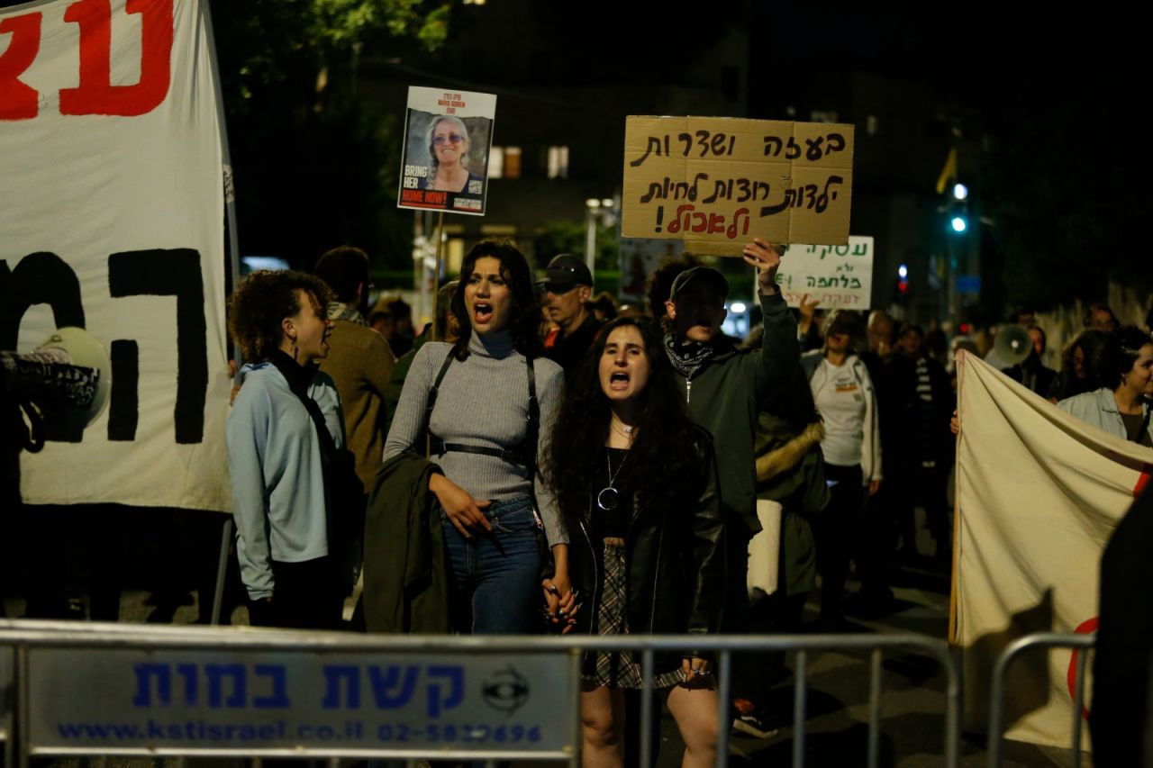 İsrailli eylemciler Netanyahu'nun rezidansına yürüdü - Sayfa 3