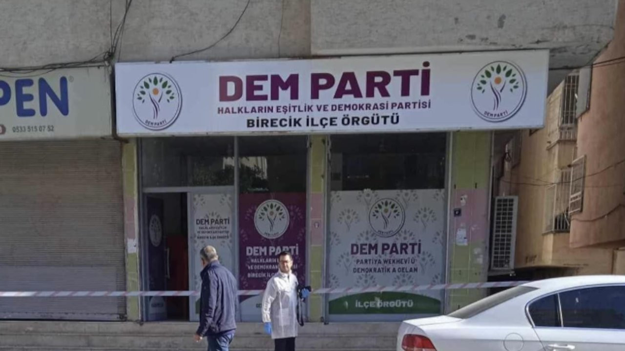 Urfa'da DEM Parti bürosuna silahlı saldırı: 14 mermi isabet etti