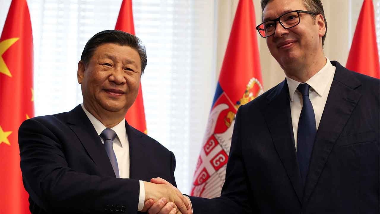 Çin Devlet Başkanı Şi, Sırbistan'da Cumhurbaşkanı Vucic'le görüştü