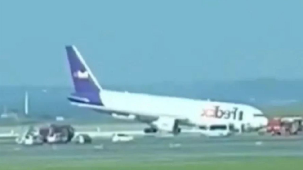 İstanbul Havalimanı'nda uçak gövdesi üstüne iniş yaptı