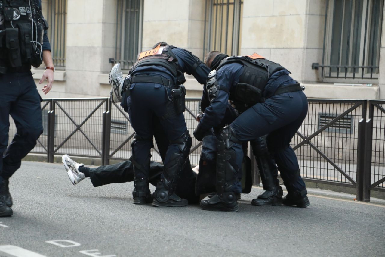 Fransa polisinden Sorbonne Üniversitesi öğrencilerine biber gazlı saldırı - Sayfa 4