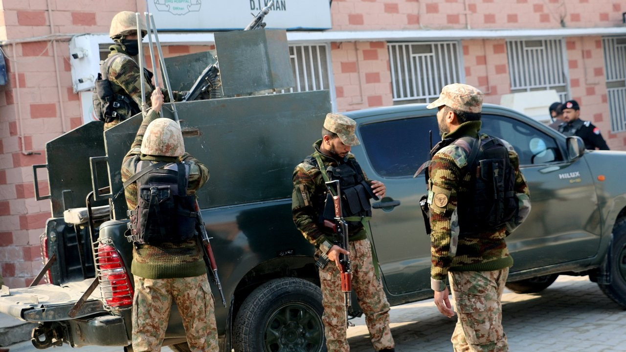 Pakistan'da berberlere silahlı saldırı: 7 ölü
