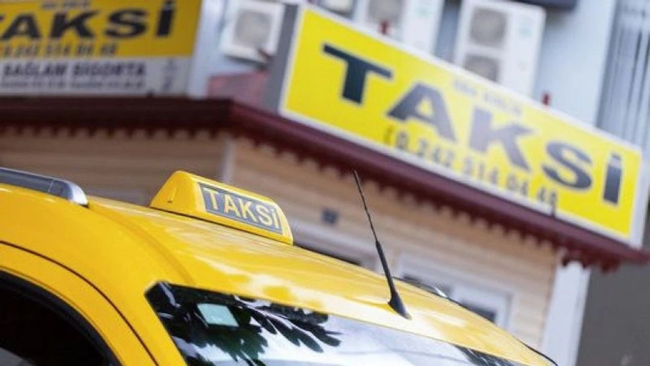Kadın müşterilere saldıran taksici trafikten men edildi