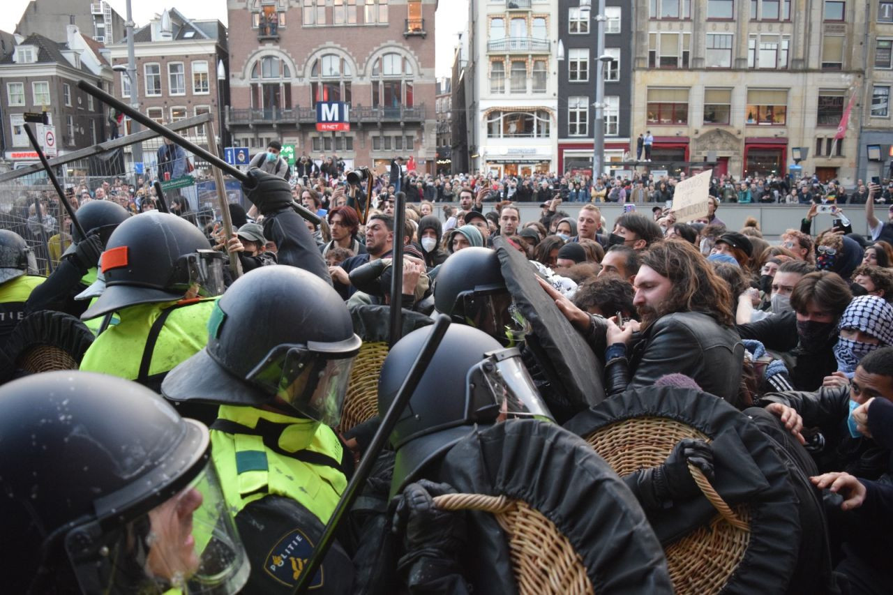 Hollanda'da üniversite öğrencilerinin Filistin eylemine polis saldırısı - Sayfa 1