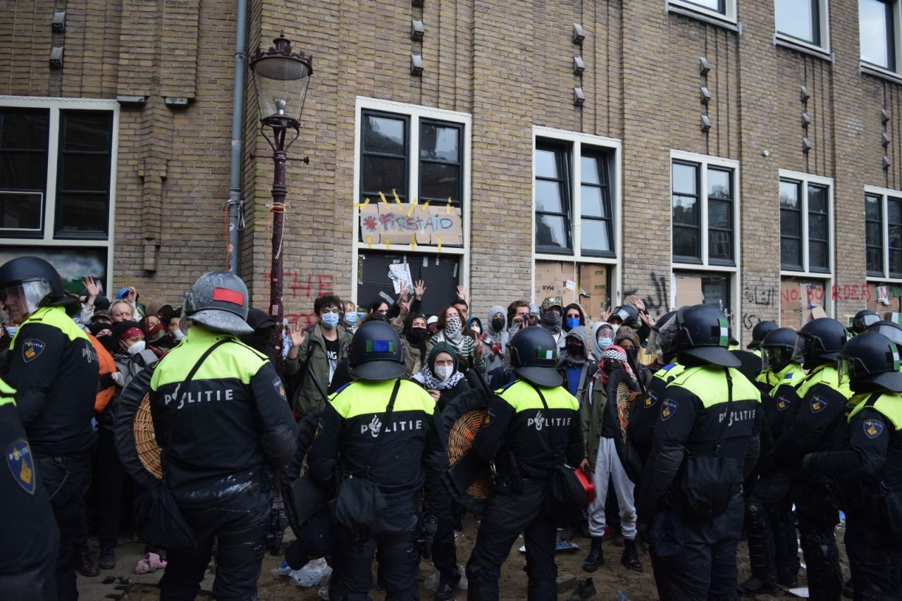 Hollanda'da üniversite öğrencilerinin Filistin eylemine polis saldırısı - Sayfa 3