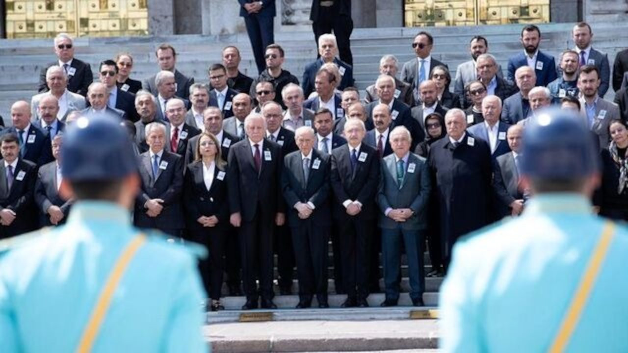 Eski bakan Bekir Aksoy için tören