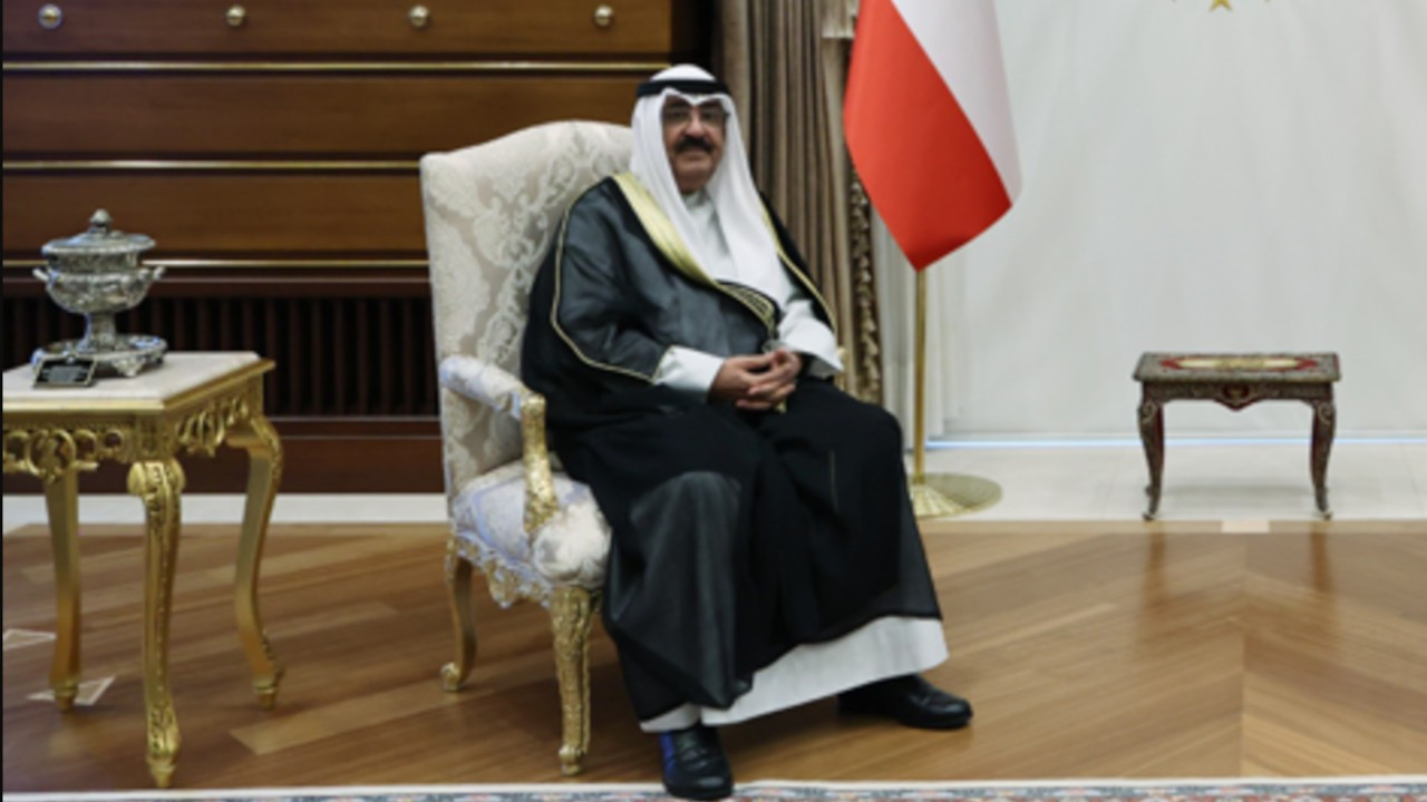 Kuveyt Emiri meclisi feshetti: Anayasanın bazı maddeleri askıya alındı