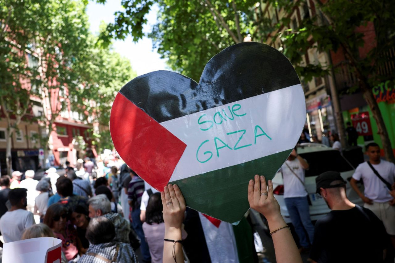Madrid'de binler, Gazze'ye destek için yürüdü: 'Özgür Filistin' - Sayfa 4