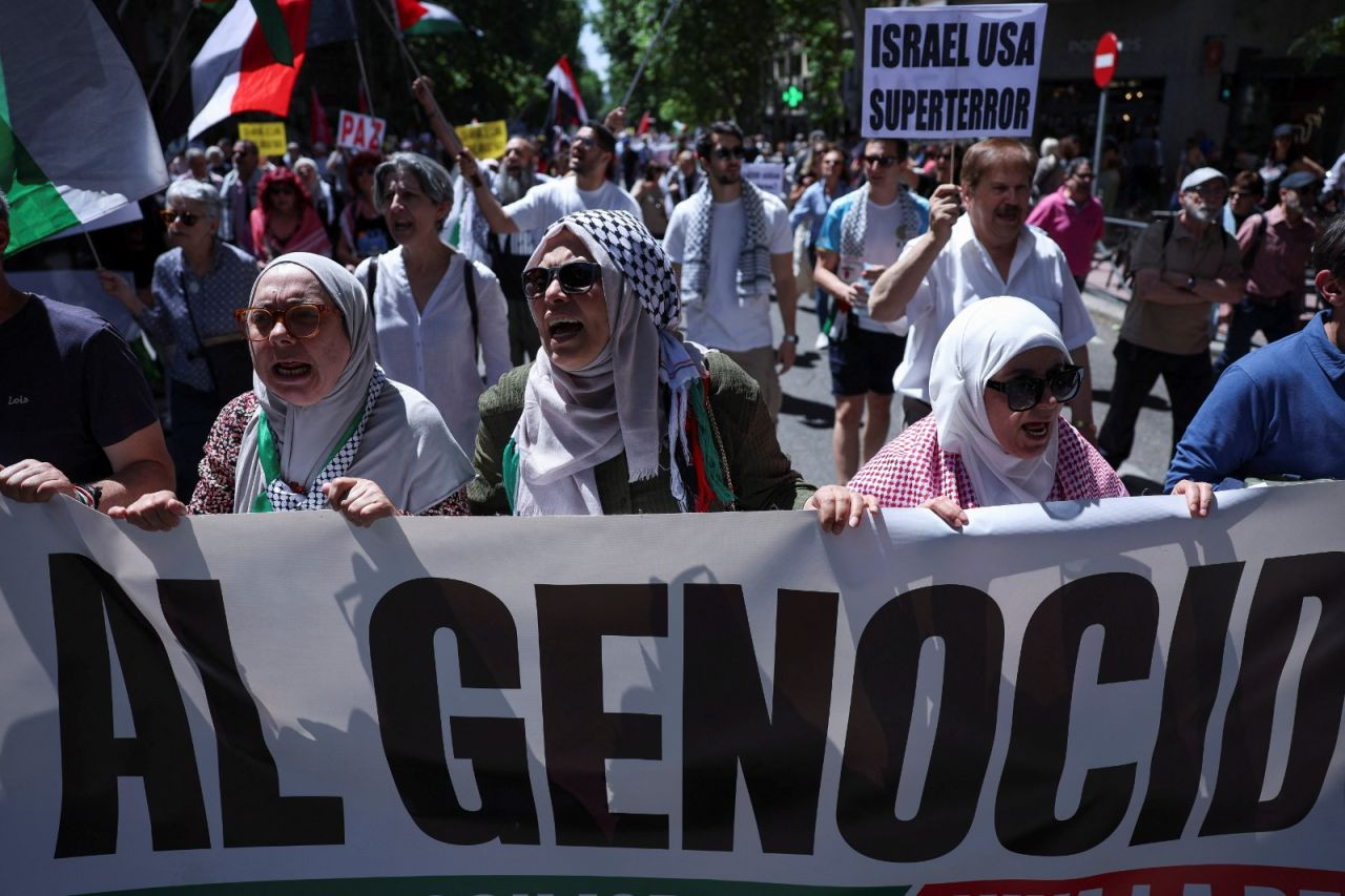 Madrid'de binler, Gazze'ye destek için yürüdü: 'Özgür Filistin' - Sayfa 3