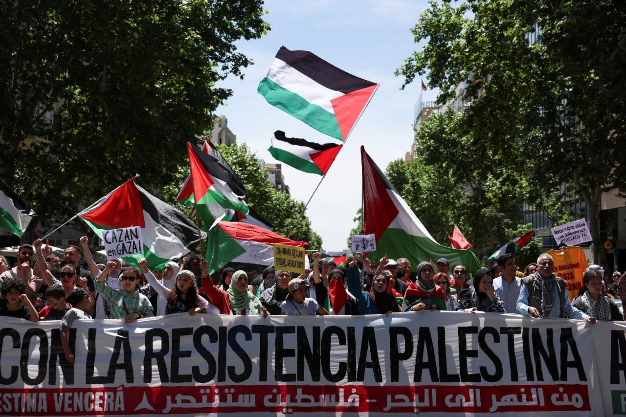 Madrid'de binler, Gazze'ye destek için yürüdü: 'Özgür Filistin' - Sayfa 2