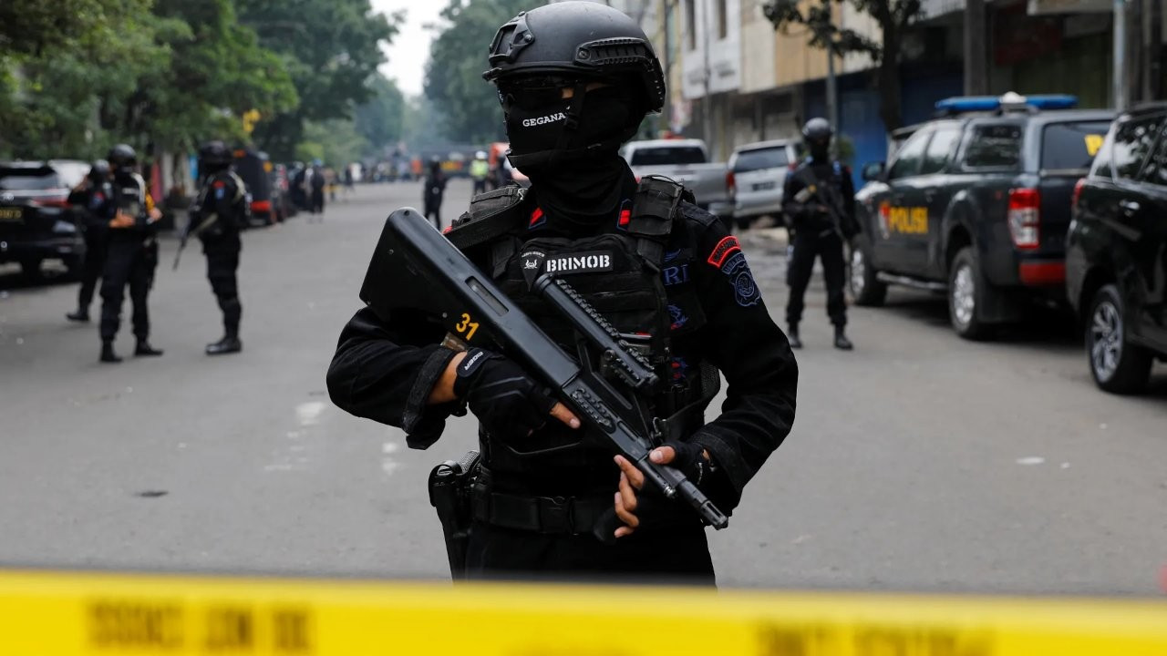 Endonezya'da lise öğrencilerini taşıyan otobüs kaza yaptı: 11 ölü