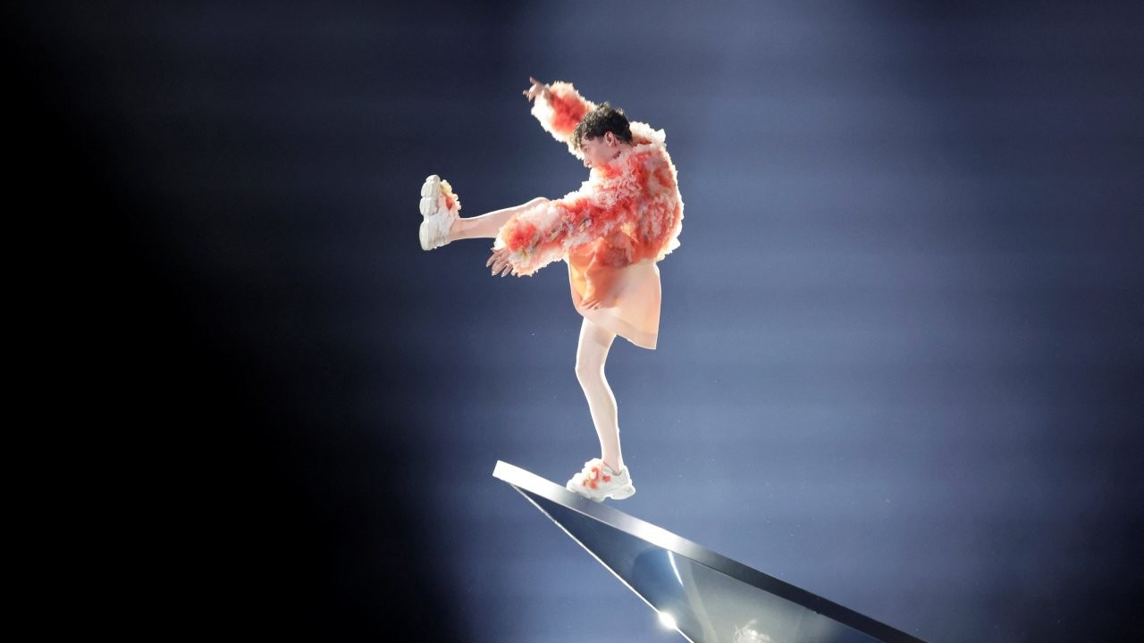 Eurovision birincisi Nemo'dan 'yasak' tepkisi: 'Kupayı kırdım...'
