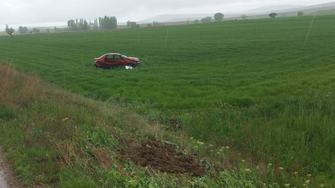 Sivas'ta otomobil şarampole devrildi: 2 ölü, 5 yaralı