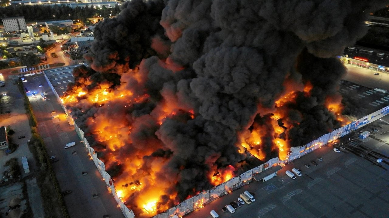 1400 mağazalı AVM'deki yangında 'sabotaj' iddiası