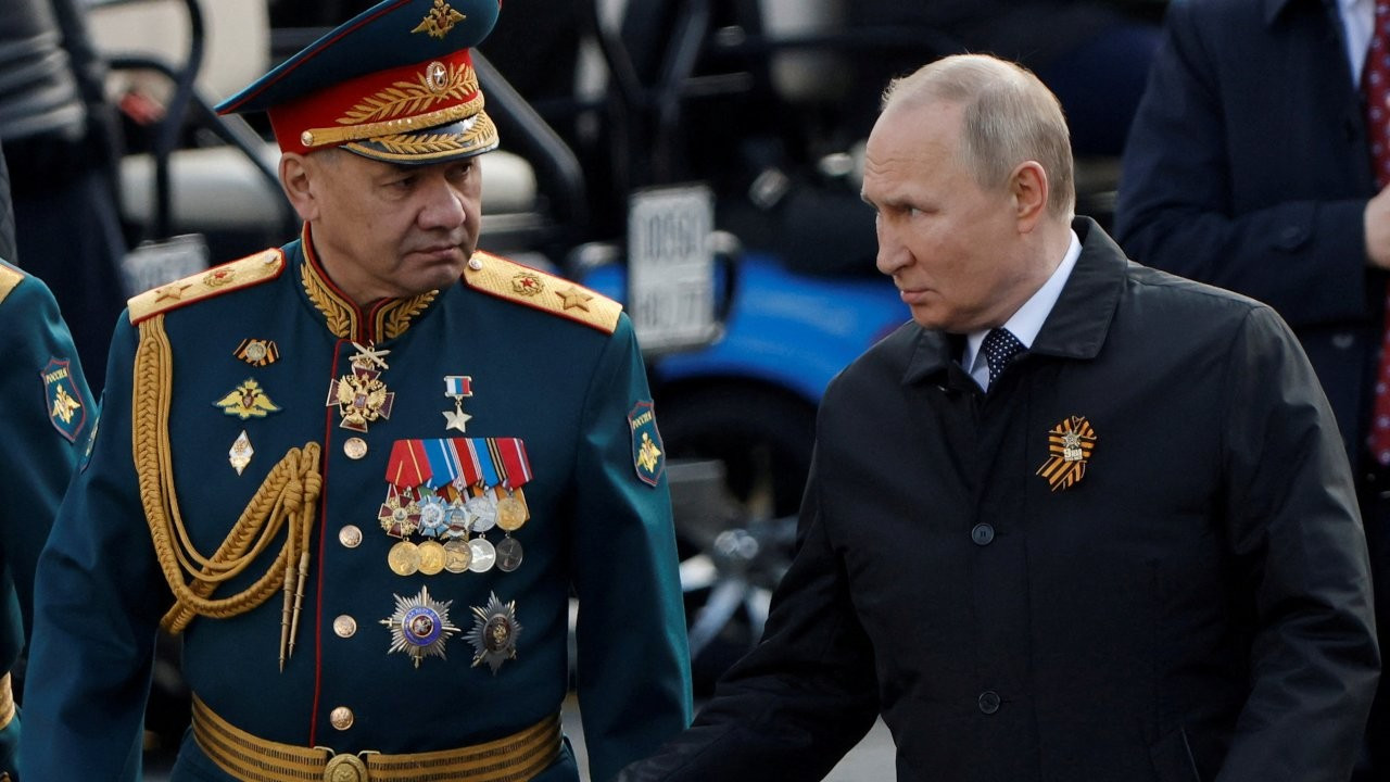 Putin, 12 yıllık Savunma Bakanı Şoygu'yu görevden aldı