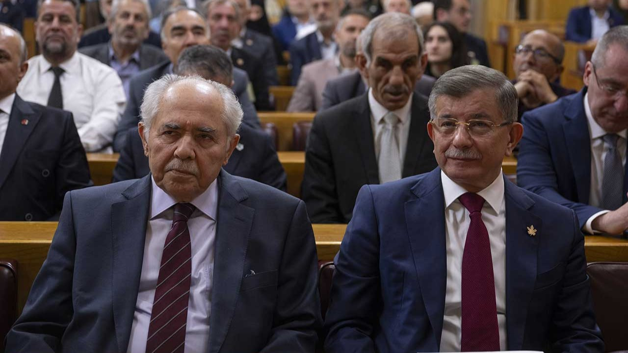 Ahmet Davutoğlu Bahçeli'ye seslendi: Elinde bilgi varsa açıkla