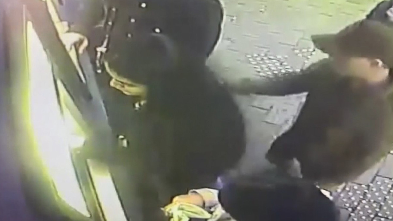 ATM'de turistlerin kartlarını çaldılar: 3 şüpheliden biri tutuklandı
