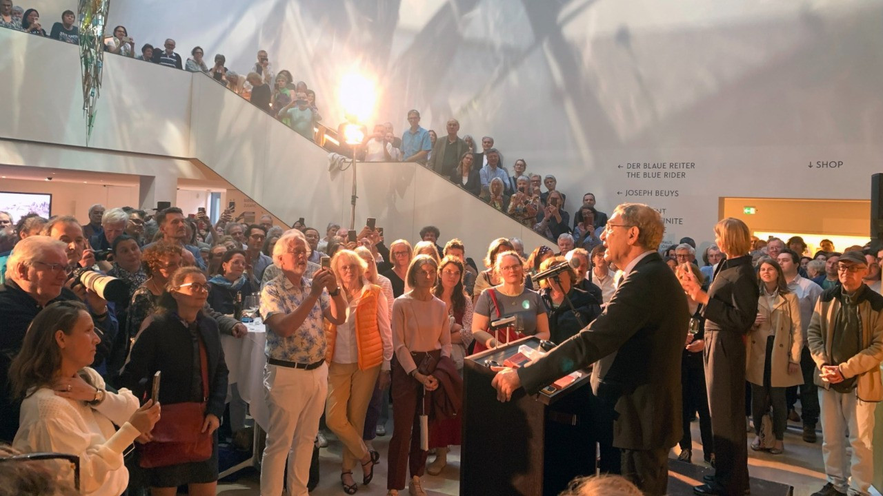 Orhan Pamuk'un sergisi Münih'te açıldı