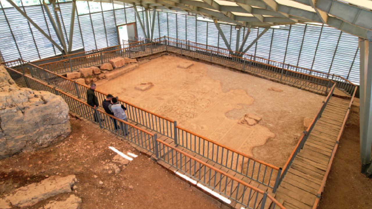 Perre Antik Kenti'ndeki 1500 yıllık mozaik ziyaretçilerini bekliyor
