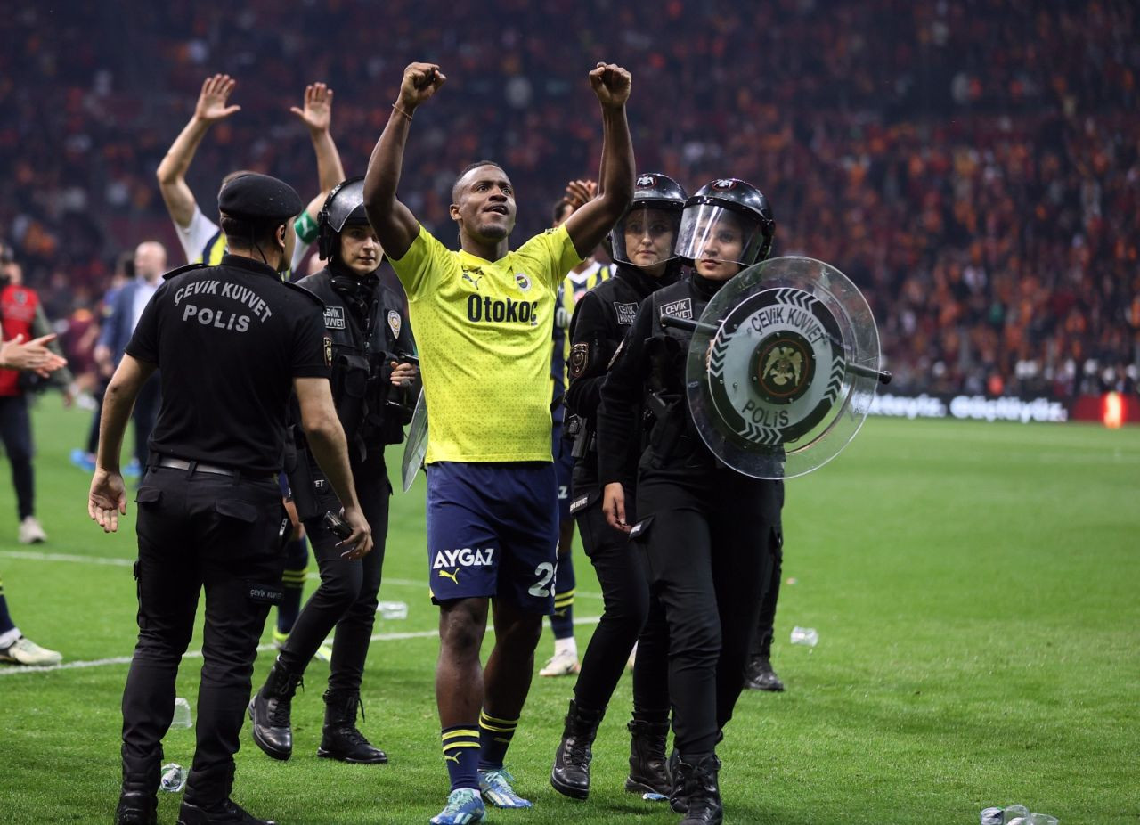 Galatasaray-Fenerbahçe maçı gergin başladı gergin bitti - Sayfa 3