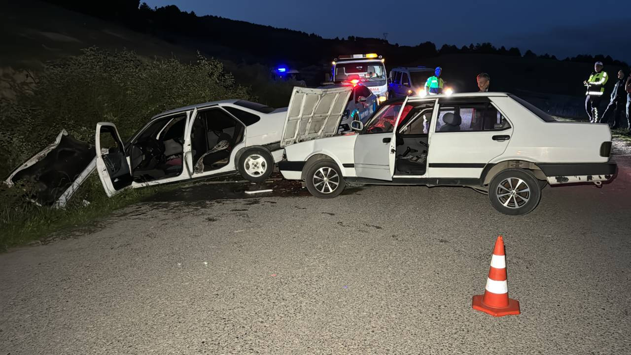 Karabük'te iki otomobilin çarpıştığı kazada 4 yaralı
