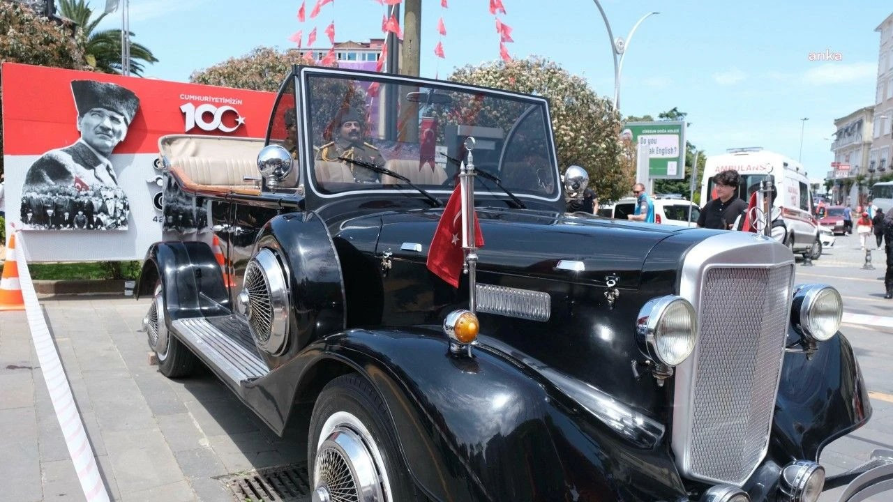 Atatürk'ün Mercedes'i Giresun Atatürk Meydanı'nda