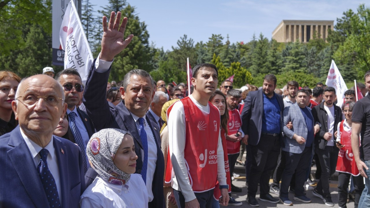 CHP lideri Özel: Ata’nın huzuruna birinci parti olarak geldik