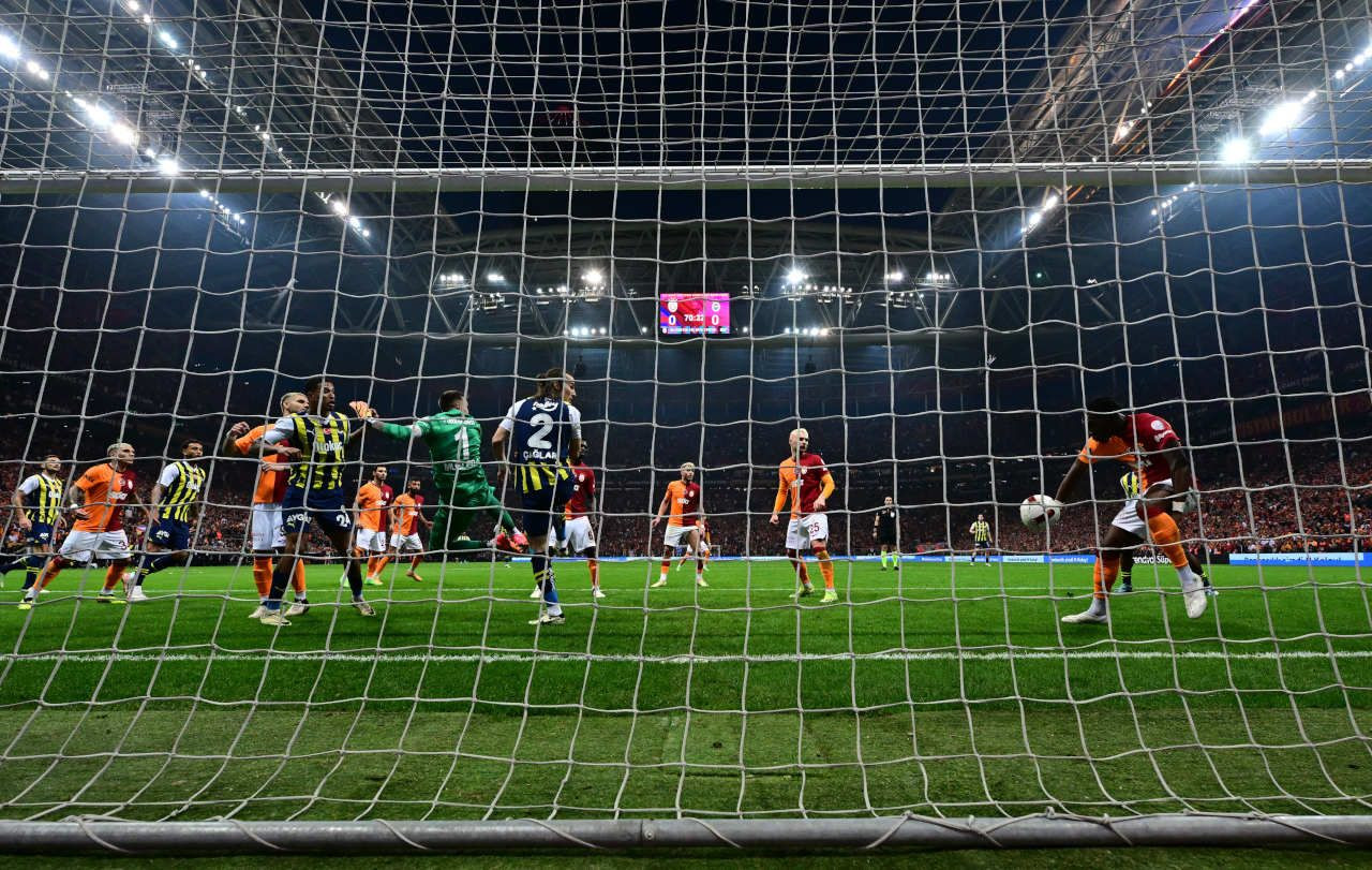 Süper Lig'in en az gol yiyen kalecileri: Zirvede başa baş yarış - Sayfa 1