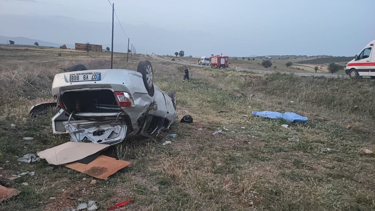 Antalya'da bir araç şarampole devrildi: 2 ölü, 3 yaralı
