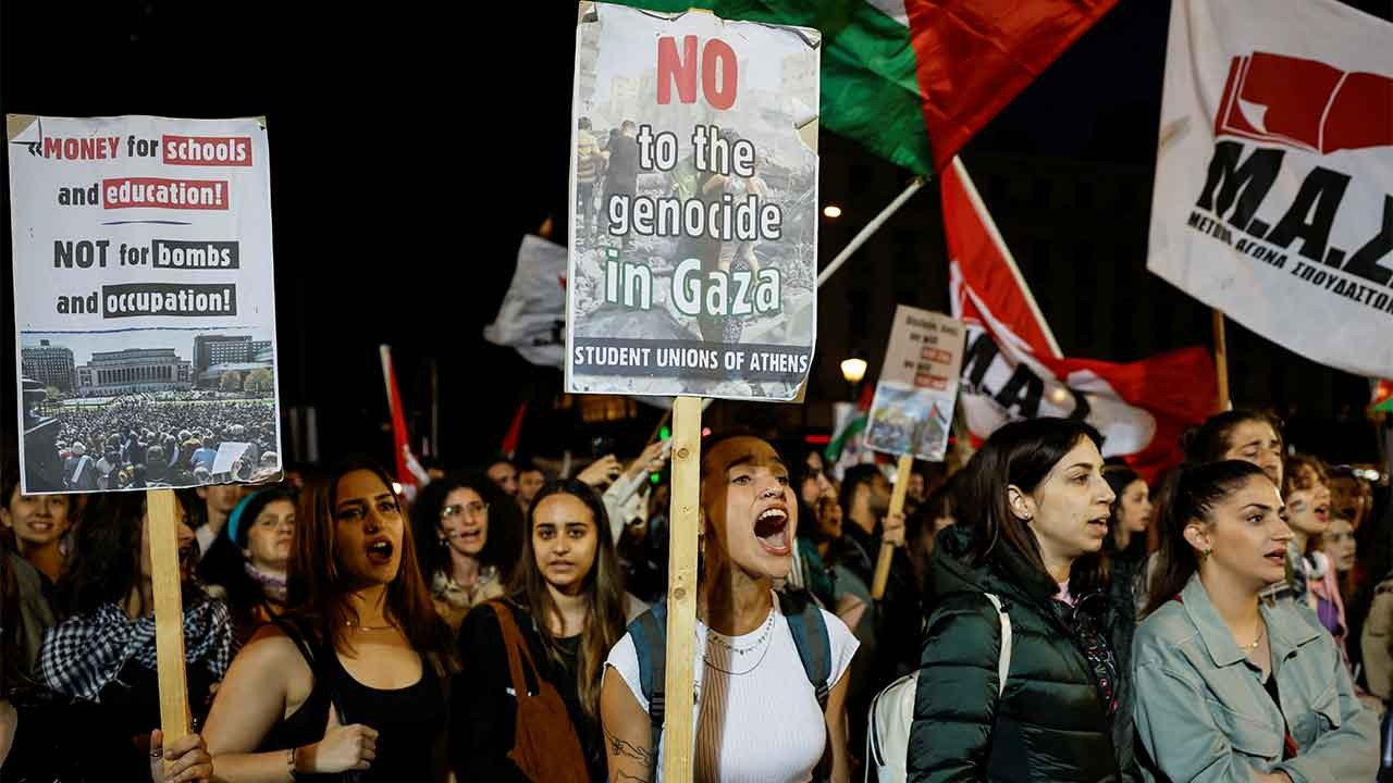 Yunanistan'dan 9 'Gazze'ye destek' eylemcisini sınır dışı etme kararı