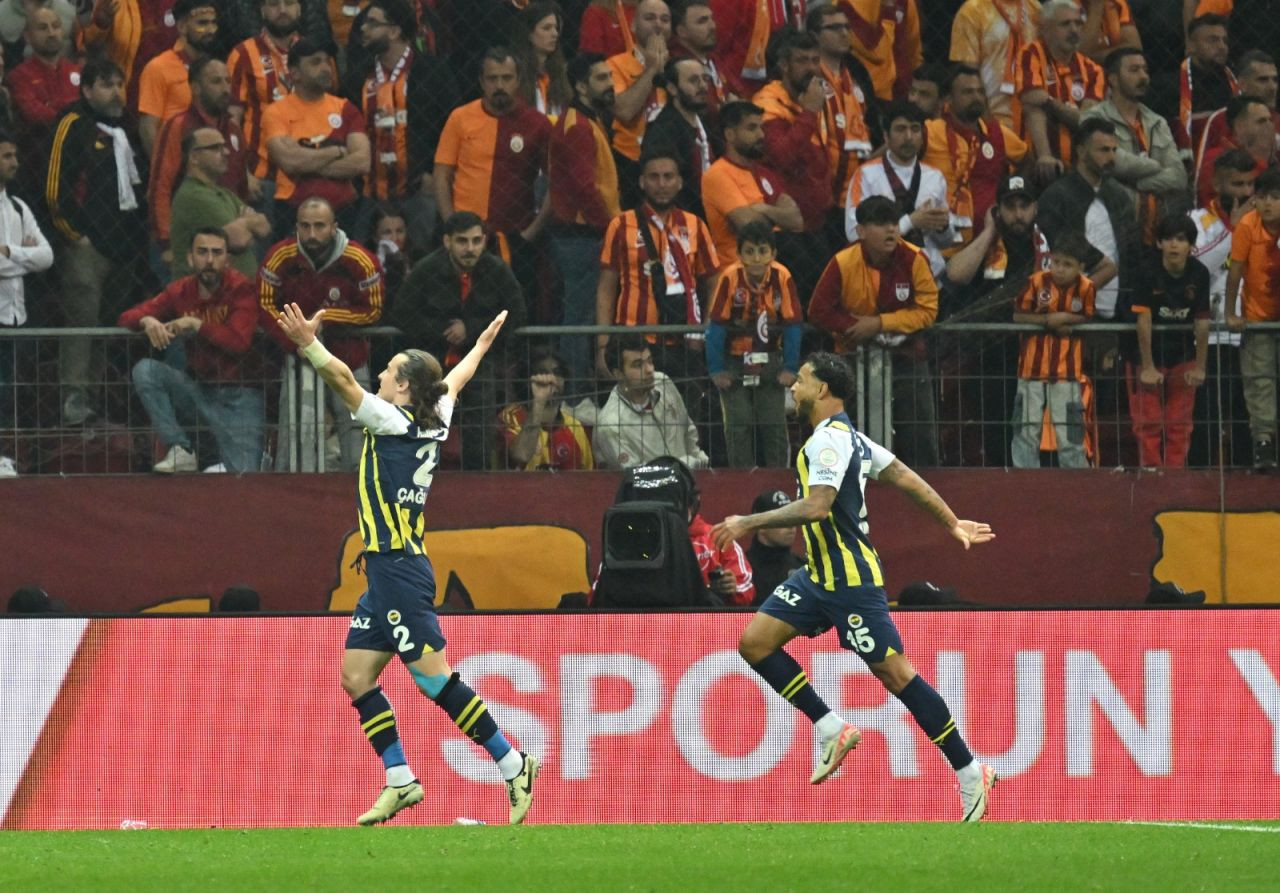 Fenerbahçe kazandı, hesap karıştı: Süper Lig'de son hafta şampiyonluk ihtimalleri - Sayfa 1
