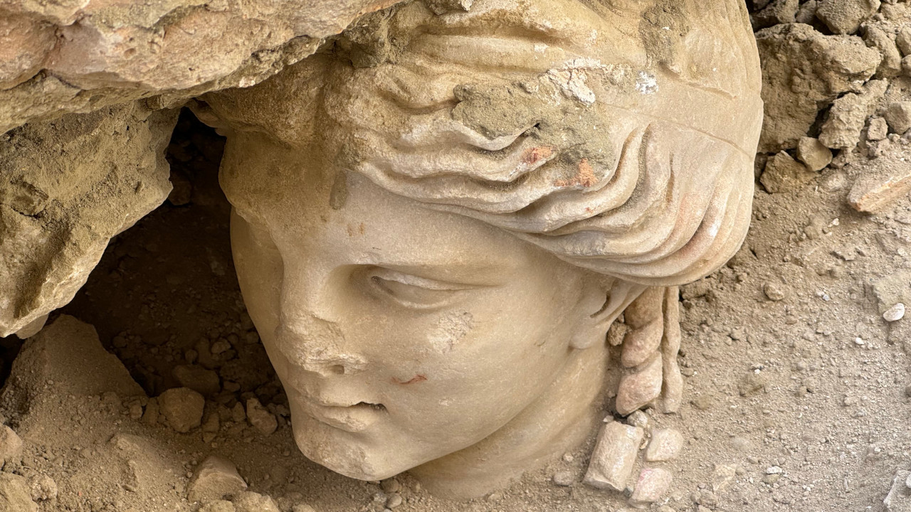 Kazı çalışmalarında tıp tanrısı Asklepios'un kızının başı bulundu