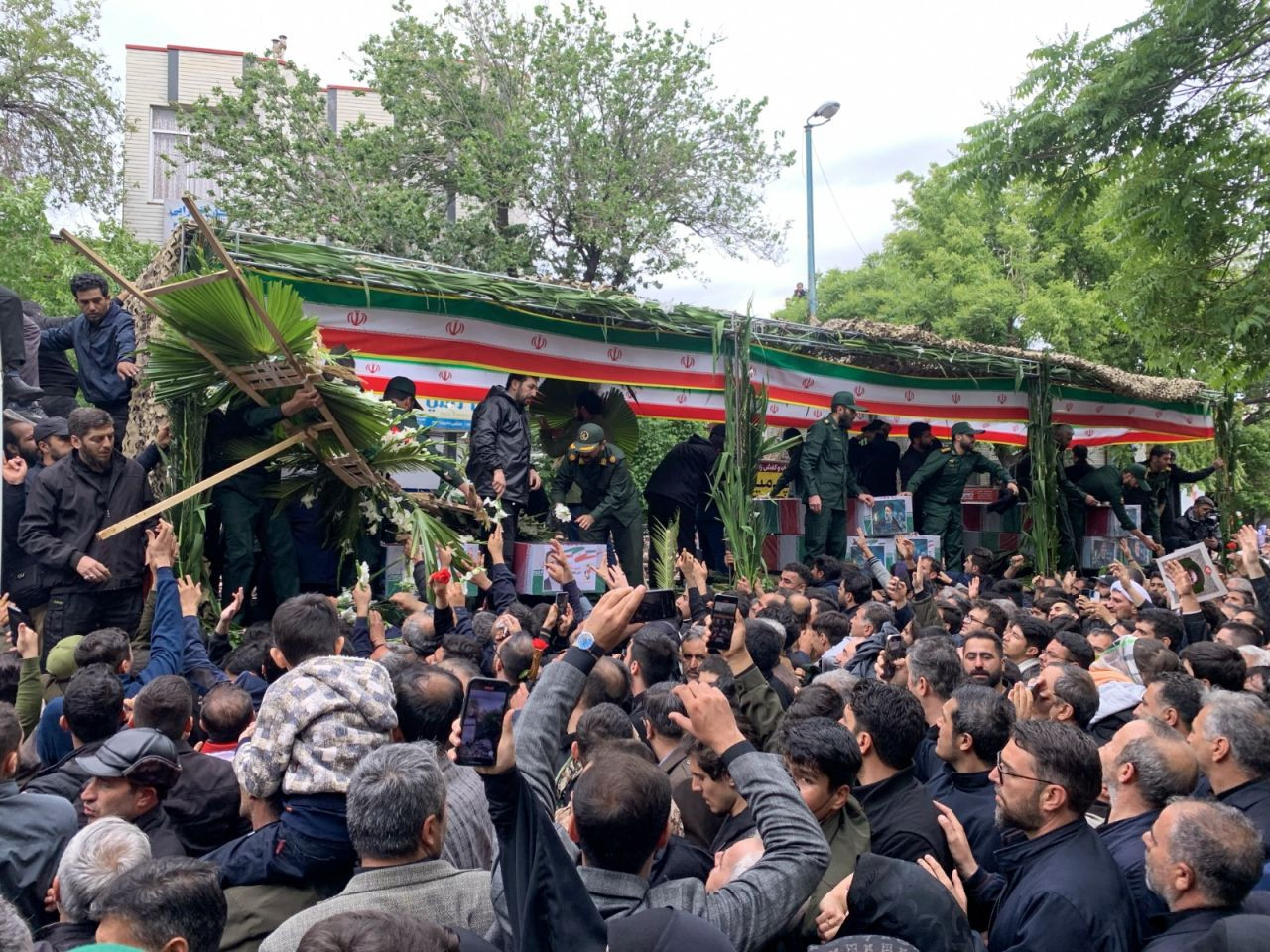 İran'da helikopter kazasının ardından Reisi ve Abdullahiyan için tören - Sayfa 4