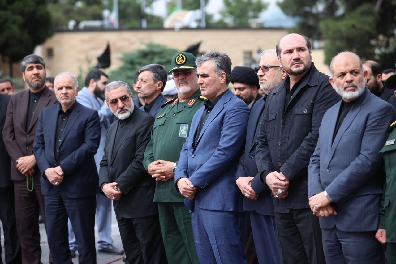 İran Cumhurbaşkanı Reisi’nin cenazesi Tahran’a getirildi - Sayfa 2