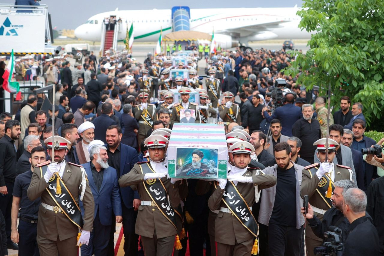 İran Cumhurbaşkanı Reisi’nin cenazesi Tahran’a getirildi - Sayfa 1