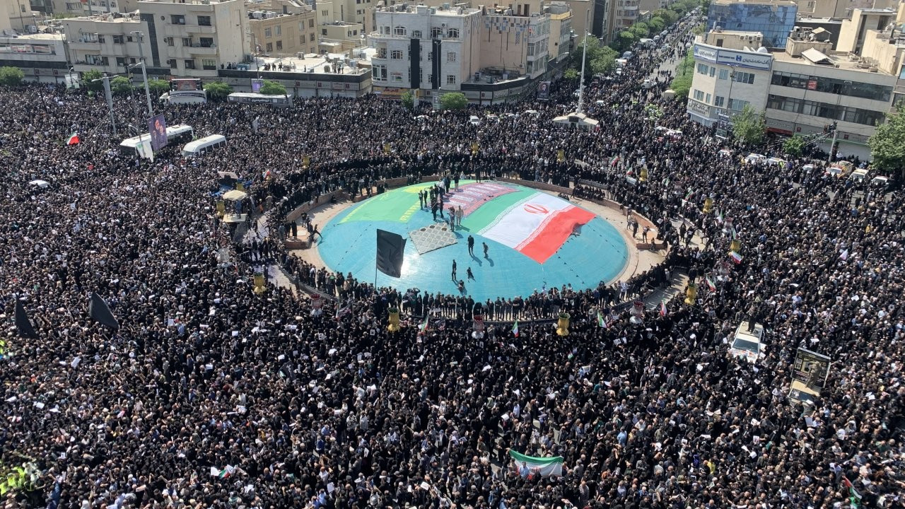 İran Cumhurbaşkanı Reisi için Tahran'da cenaze töreni