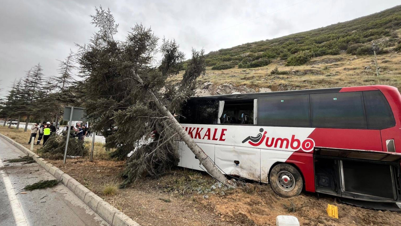 Isparta'da yolcu otobüsü kazasında 11 yaralı