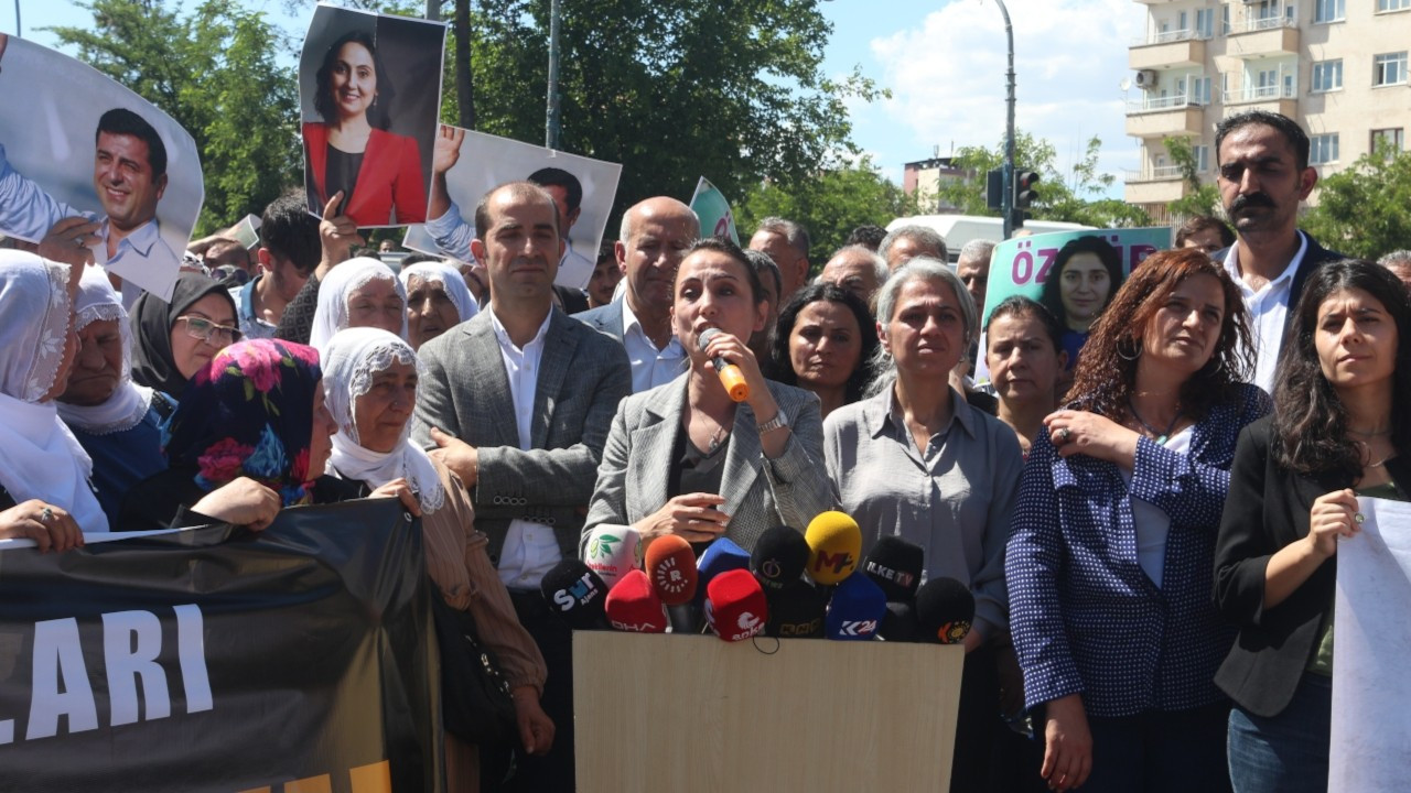 Diyarbakır’da Kobanê yürüyüşü polis ablukasında yapıldı