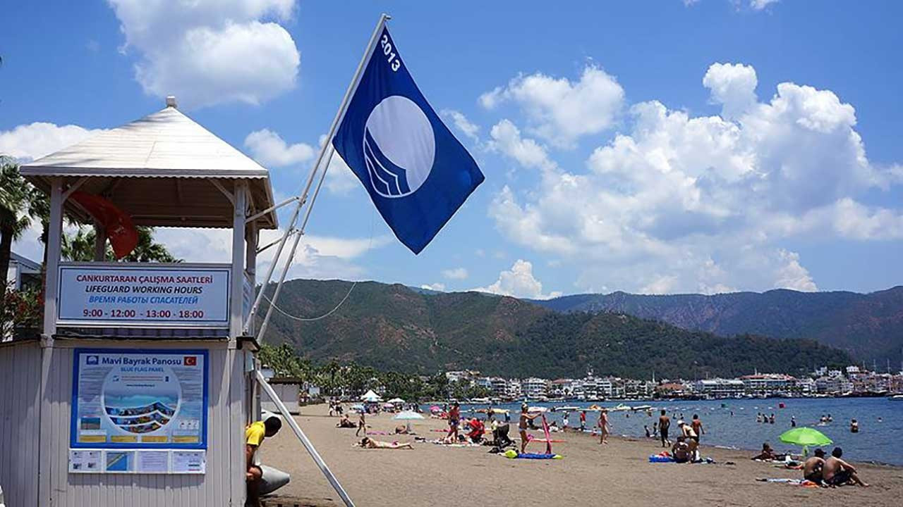 Bakan Ersoy'dan açıklama: 16 plaja daha mavi bayrak verildi