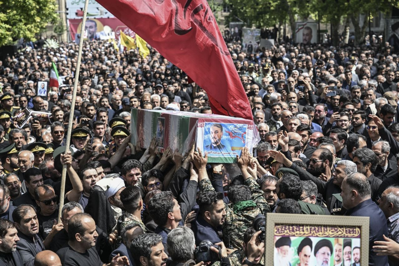 İran Dışişleri Bakanı Abdullahiyan'ın cenaze töreni Tahran'da düzenlendi - Sayfa 1