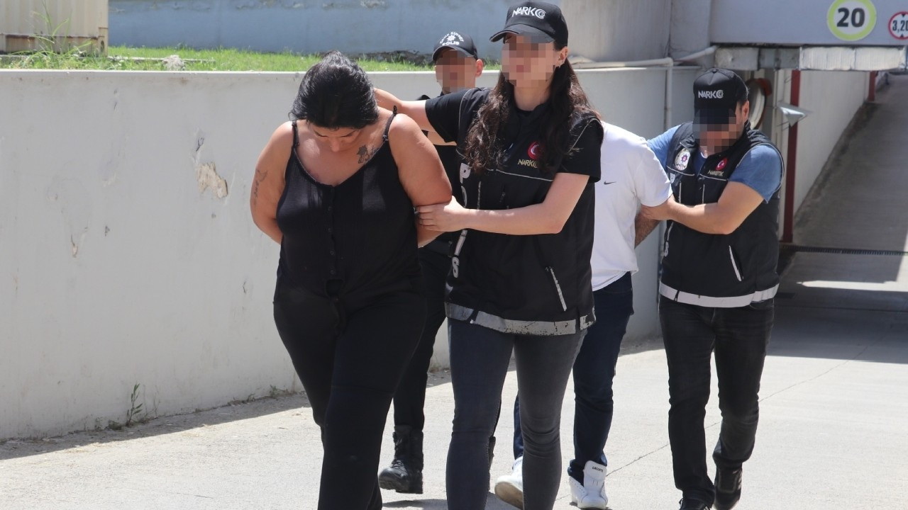 Adana'da eve uyuşturucu baskını: 2 kişi gözaltına alındı