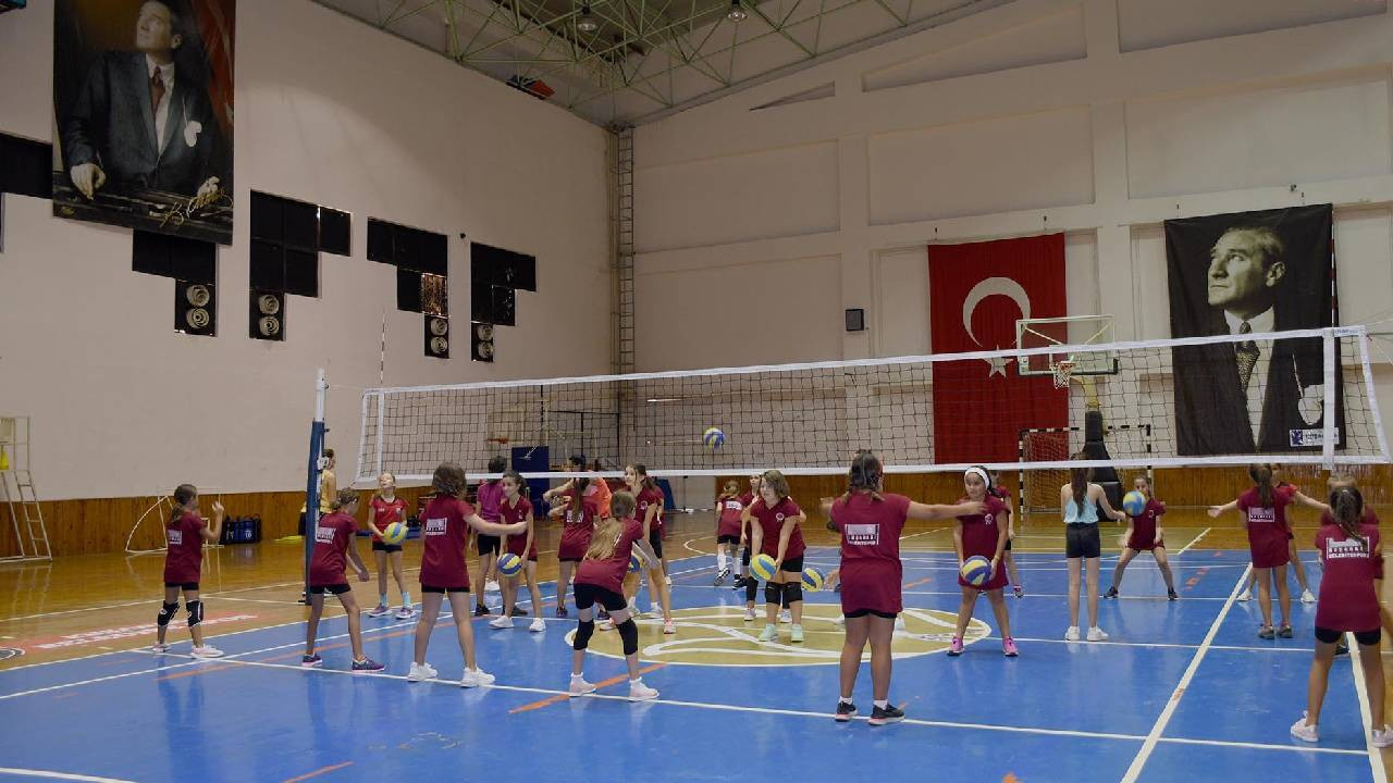 Kuşadası Belediyesi'nin ücretsiz yaz spor okulları kayıtları başladı