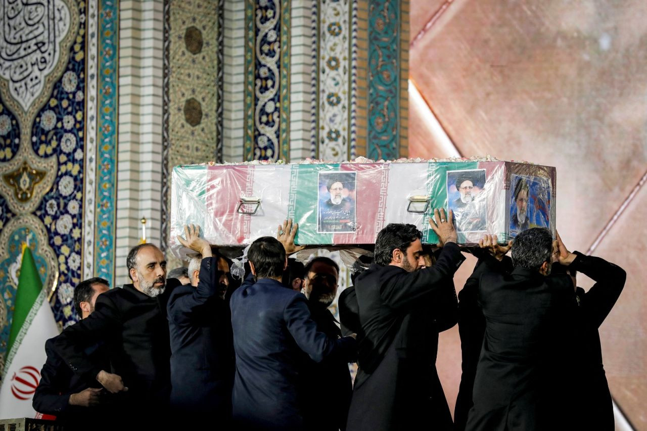 İran Cumhurbaşkanı Reisi, Meşhed'de defnedildi: İmam Rıza Türbesi'nden görüntüler - Sayfa 1