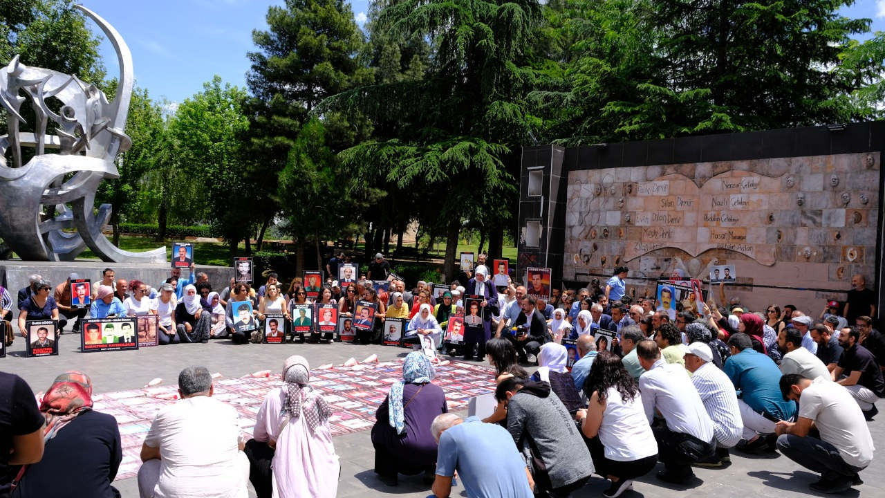 Diyarbakır'da gözaltında kaybedilenlerin akıbeti soruldu