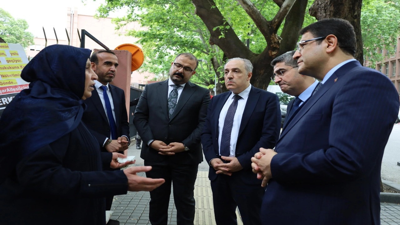 DEVA Partisi'nden Emine Şenyaşar'a ziyaret